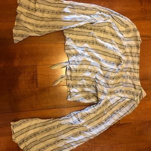 White wide sleeve shirt